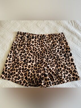New York & Company 7th Ave Leopard Shorts 18